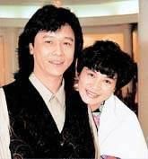 黄舒骏情史揭秘：曾与前妻张晓燕离婚，现任娇妻相差24岁