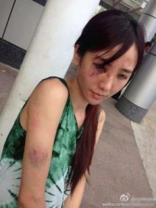  武汉一女子疑因张飞跃事件走红，真相究竟如何令人关注