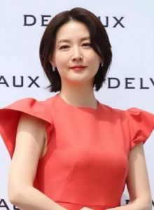 李英爱近照美翻，9岁女儿成焦点