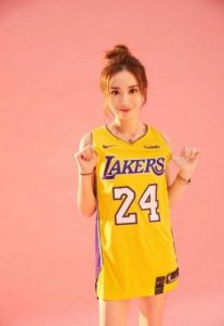 腾讯NBA女主播佳依资料简介：她的真名是什么？