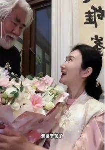 张纪中与现任妻子杜星霖的年龄差距及杜星霖个人资料简介