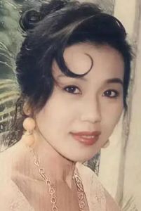 香港“三级女王”李华月，三年连拍11部三级片，如今她过得怎样？