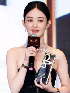 赵丽颖荣获“飞天奖”优秀女演员奖，网友爆发“轻舟已过万重山”热议