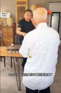 吴奇隆父子冰淇淋店温馨故事，展现老派偶像的人品与家庭观