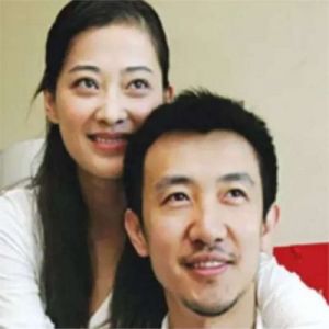 鄢颇与梅婷：闪婚背后的情感蜕变与人生选择