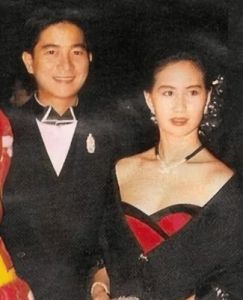 何超云甜蜜庆生，未婚夫Douglas缺席引猜测情侣动态曝光